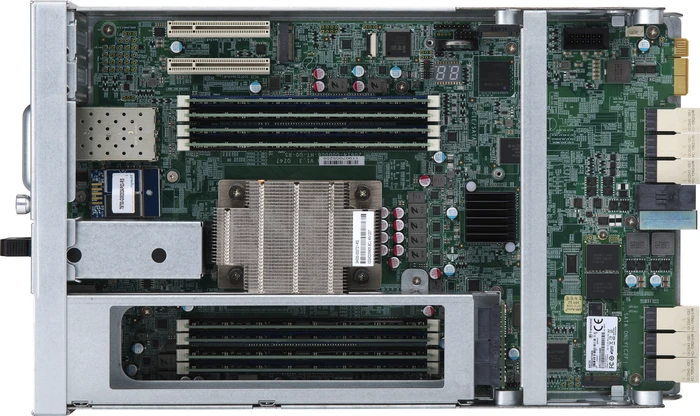 QNAP ES2486dc-2142IT-96G, 48GB RAM reg ECC, 4x SFP+ 10Gb/s, 3x RJ-45 1000Base-T, 2HE