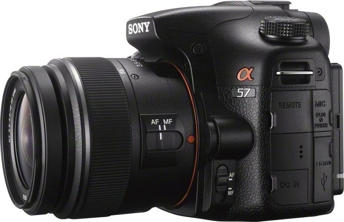 Sony Alpha 57 mit Objektiv 18-55mm 3.5-5.6 DT SAM