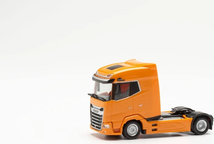 Herpa DAF XG Zugmaschine orange