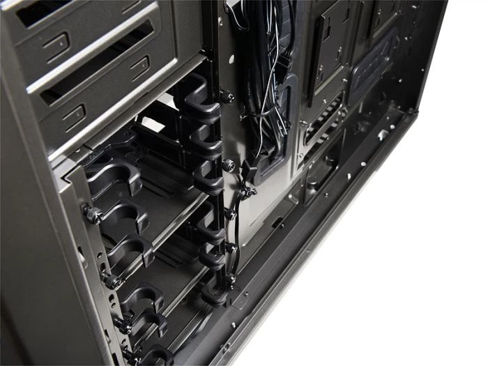 NZXT Phantom 630 Gunmetal, Acrylfenster