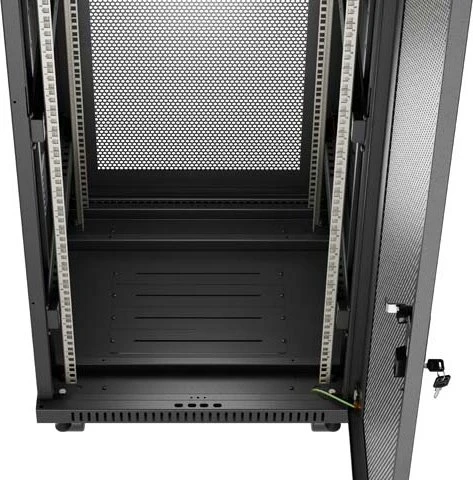 Lanberg 19" Rackschrank 32HE, LCD, freistehend, Flat Pack, Gitternetztür, IP20, RAL 9004, 600mm tief