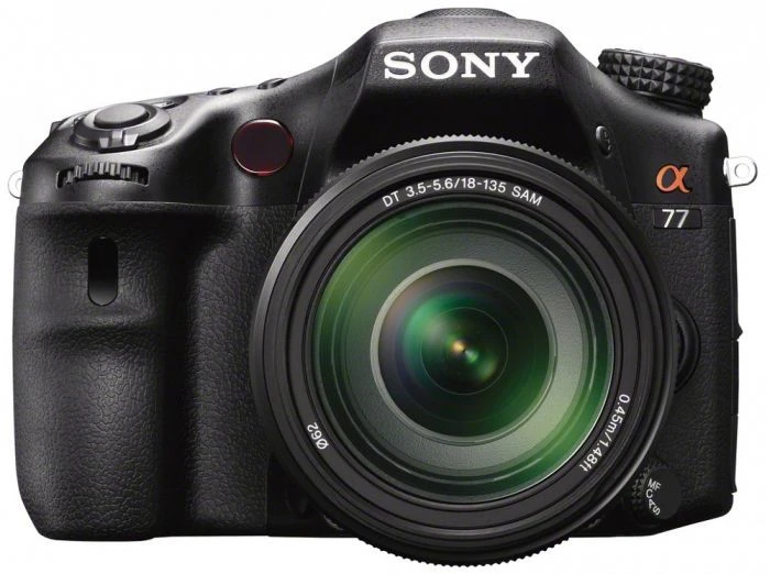 Sony Alpha 77 mit Objektiv 18-135mm 3.5-5.6 DT SAM