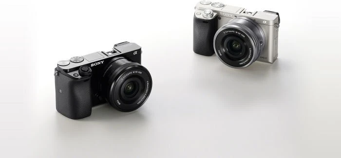 Sony Alpha 6000 silber mit Objektiv E PZ 16-50mm 3.5-5.6 OSS und E 55-210mm 4.5-6.3 OSS
