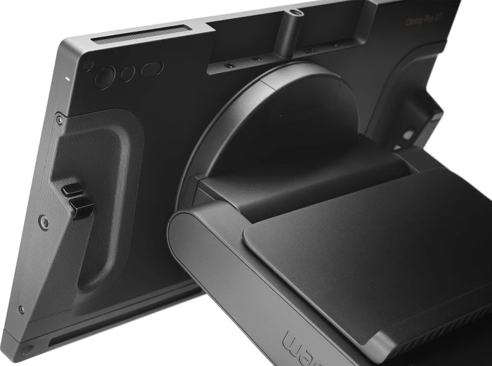 Wacom Cintiq Pro 17 mit Easy-Stand-Standfuß