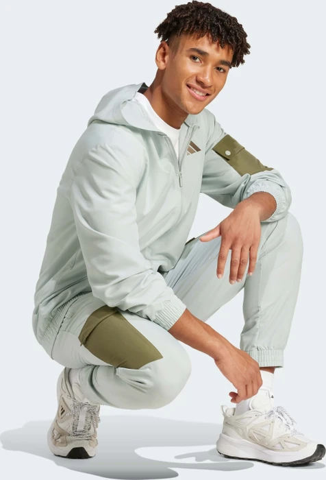 adidas Sportswear Woven Cargo Trainingsanzug wonder silver (Herren)