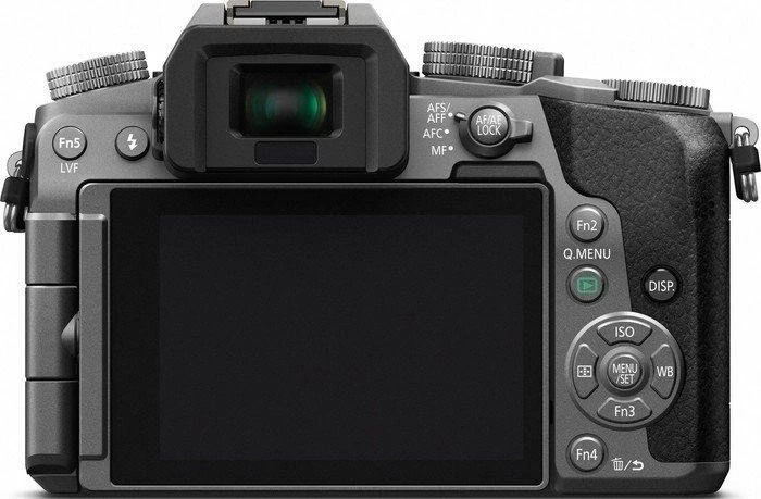 Panasonic Lumix DMC-G70 silber mit Objektiv Lumix G Vario 14-42mm 3.5-5.6 ASPH OIS