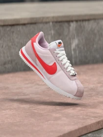 Nike Cortez Vintage pink foam/white/safety orange/light crimson (Damen)