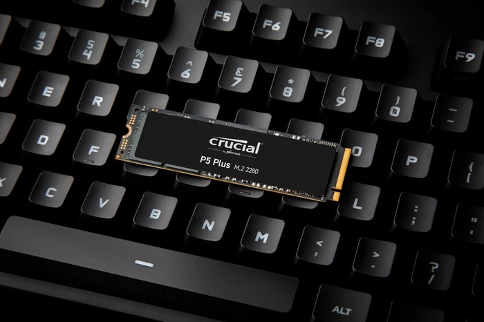 Crucial P5 Plus SSD 2TB, M.2 2280 / M-Key / PCIe 4.0 x4, Kühlkörper