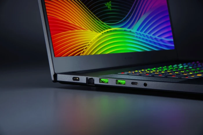Razer Blade Pro 17 (2019) - FHD/240Hz, Core i7-9750H, 16GB RAM, 512GB SSD, GeForce RTX 2080 Max-Q, US