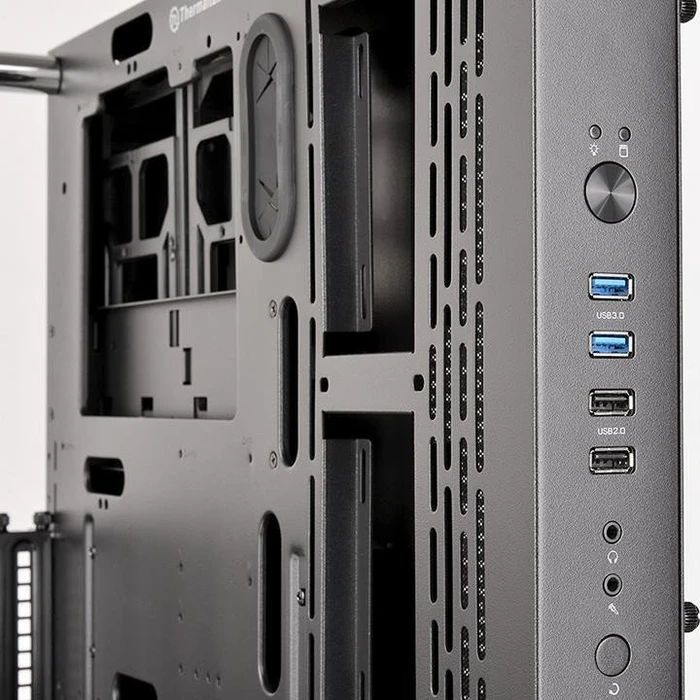 Thermaltake Core P3 Tempered Glass Curved Edition schwarz, Glasfenster