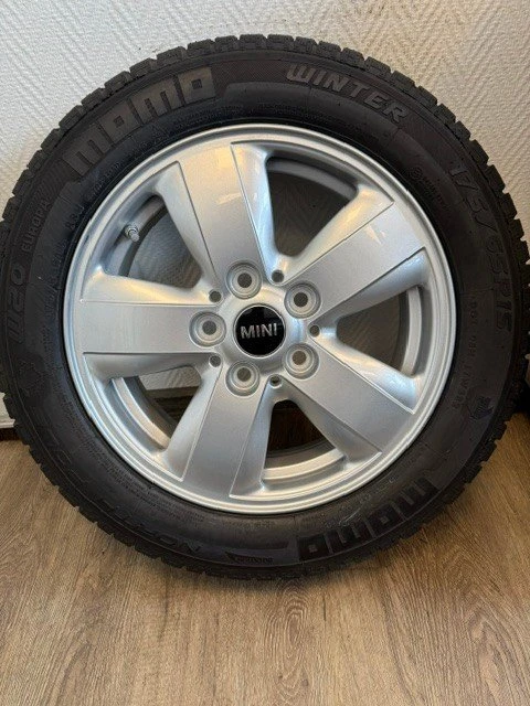 Momo North Pole W-20 175/65 R15 88H XL