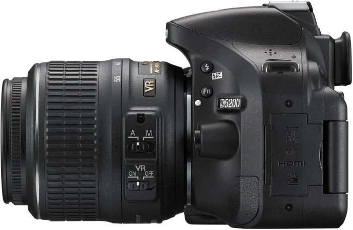Nikon D5200 schwarz mit Objektiv AF-S DX 18-55mm 3.5-5.6 G VR
