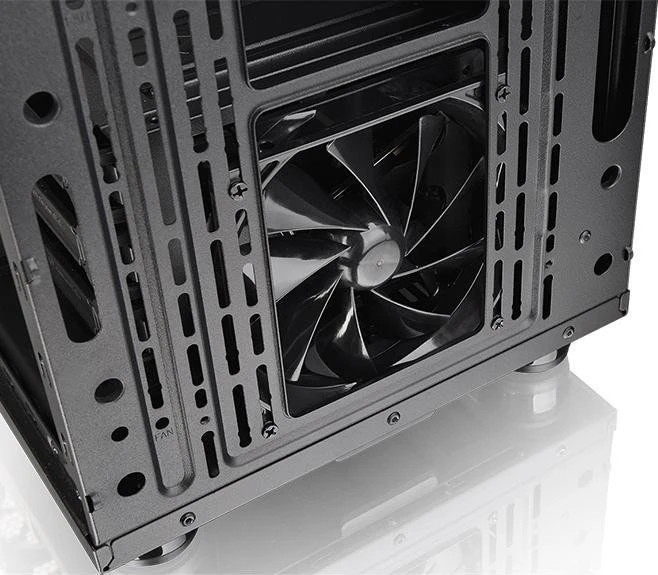 Thermaltake Core X31, Acrylfenster