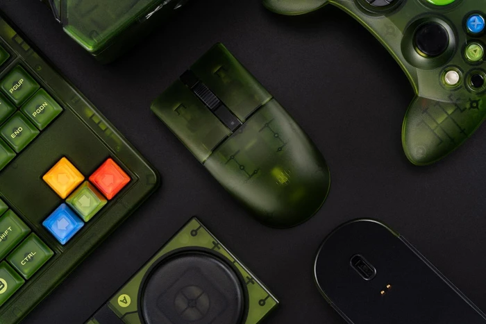 8BitDo Retro R8 Mouse mit Ladestation, Xbox Edition, grün/schwarz, USB/Bluetooth