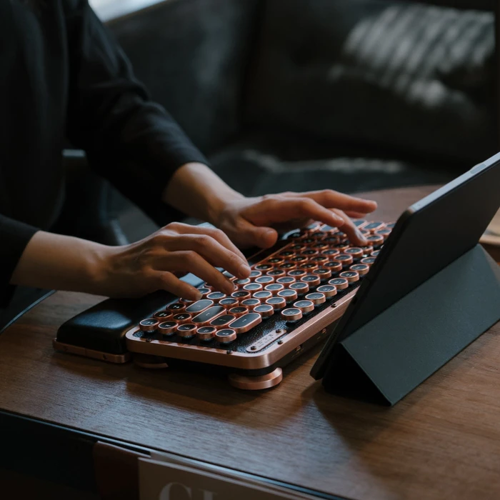 Azio Retro Classic Compact, Artisan, schwarz/kupfer, Kailh Typelit, USB/Bluetooth, UK