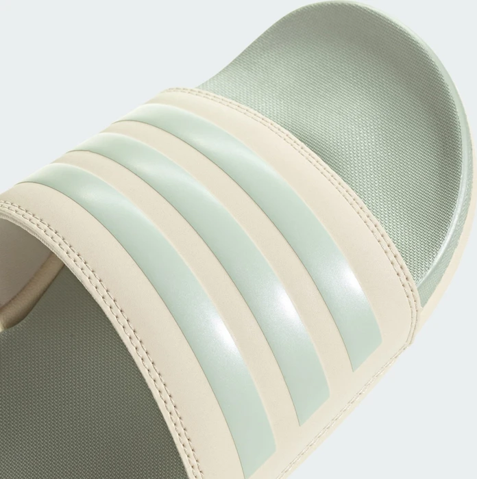 adidas Comfort Adilette wonder white/linen green met (Damen)