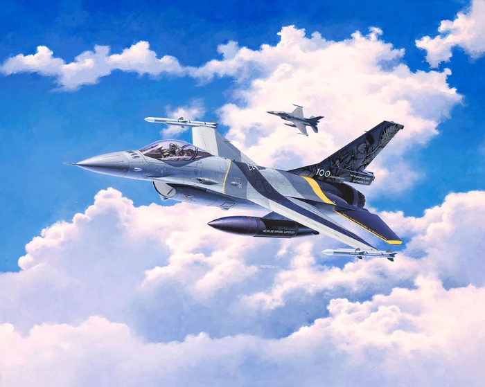 Revell Model Set F-16 Mlu 100th Anniversary