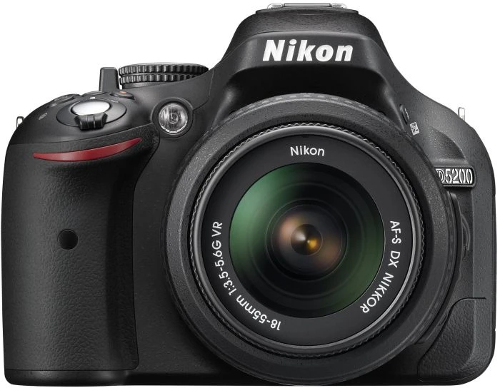 Nikon D5200 schwarz mit Objektiv AF-S DX 18-55mm 3.5-5.6 G VR