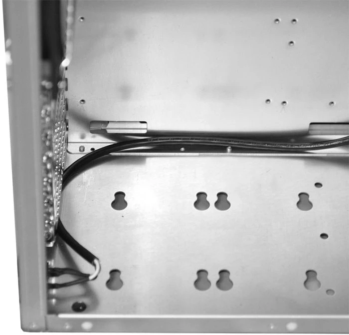 Lian Li PC-A05FNA silber, schallgedämmt