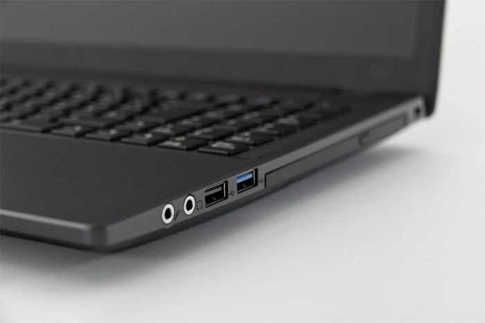 Schenker B513-7EM, Core i5-4300M, 4GB RAM, 500GB HDD, DE