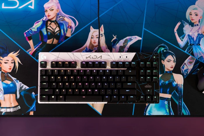 Logitech G Pro Gaming Keyboard, K/DA Edition, TKL, GX-BLUE, USB, FR