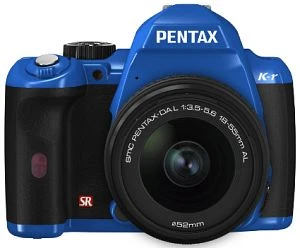 Pentax K-r blau mit Objektiv smc DA L 18-55mm 3.5-5.6 AL