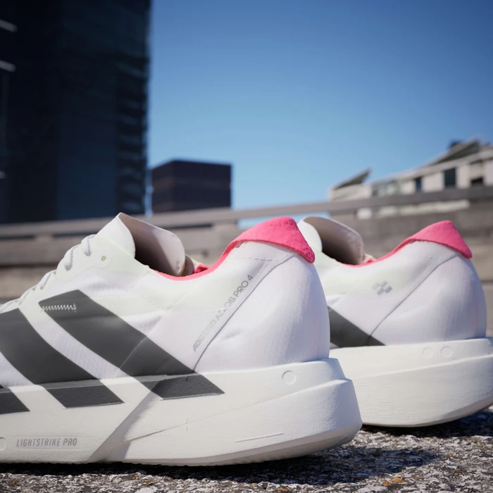 adidas Adizero Adios Pro 4 cloud white/core black/silver metallic (Herren)