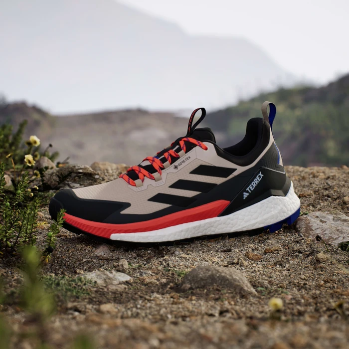 adidas Terrex Free Hiker 2.0 Low GTX wonder beige/core black/semi impact orange (Herren)