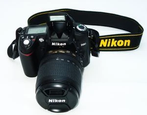 Nikon D90 mit Objektiv AF-S DX 18-105mm 3.5-5.6 G ED VR Fatbox