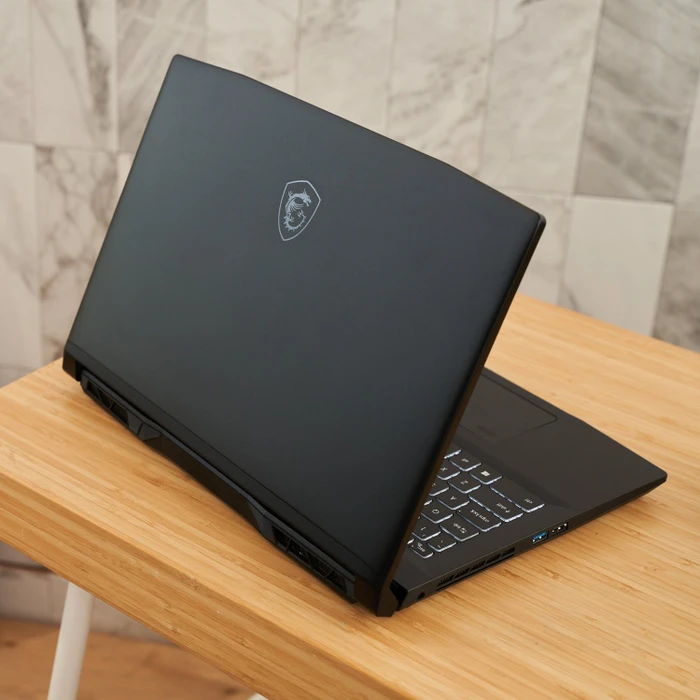 MSI Creator M16 A12UC-284, Core Black, Core i7-12700H, 16GB RAM, 512GB SSD, GeForce RTX 3050, DE