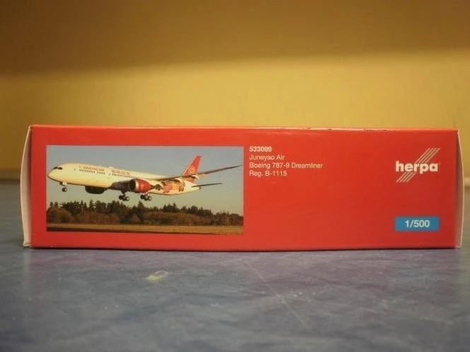 Herpa Juneyao Airlines Boeing 787-9 Dreamliner