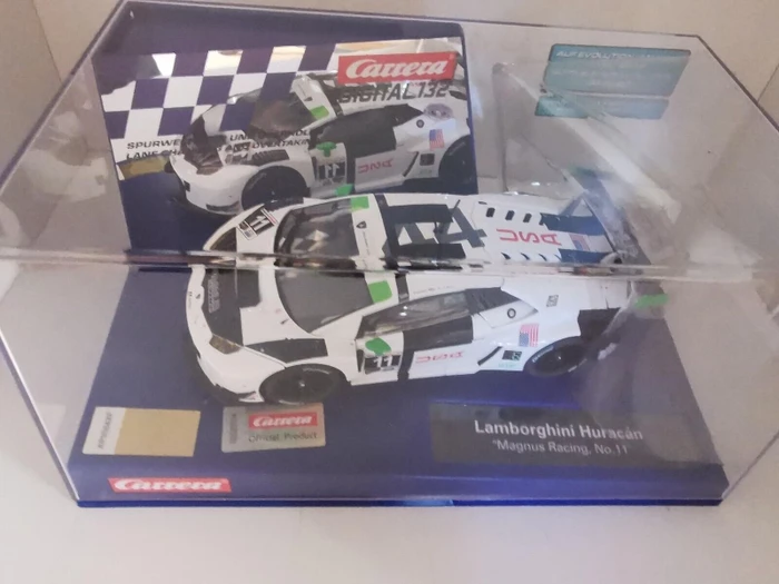 Carrera Digital 132 Lamborghini Huracán Magnus Racing No.11