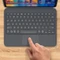 ZAGG Pro Keys mit Trackpad für iPad 7/iPad 8/iPad 9, schwarz/grau, DE Vorschaubild