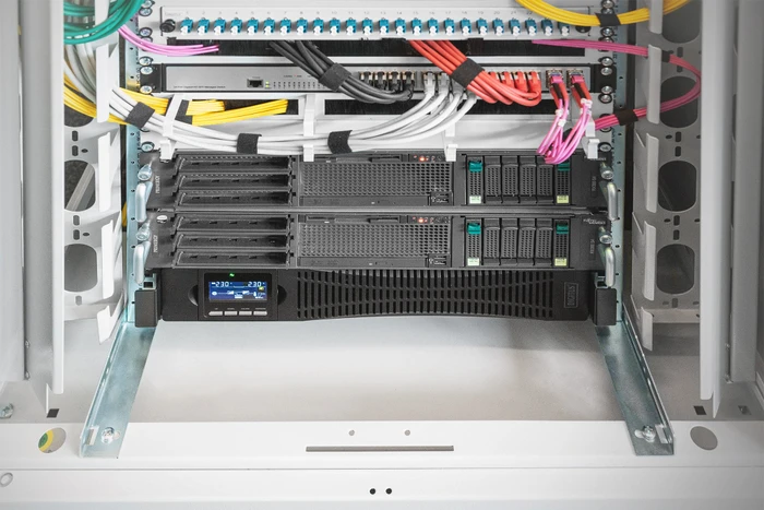 Digitus OnLine USV, 2000VA, USB/seriell
