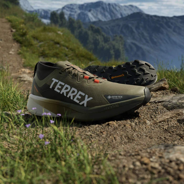 adidas Terrex Agravic GTX olive strata/cloud white/semi impact orange (Herren)