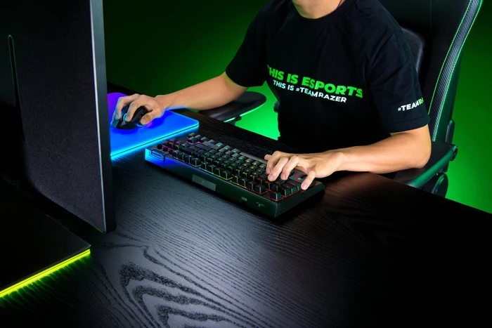 Razer BlackWidow V4 TKL Hyperspeed, hot-swap, Razer ORANGE Tactile Gen-3, USB/Bluetooth, DE