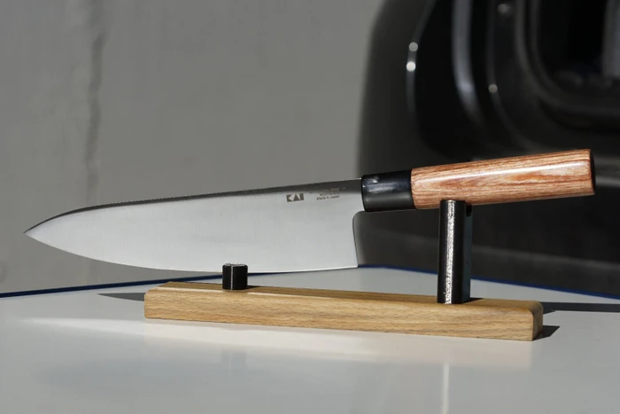 KAI Seki Magoroku RedWood Santokumesser 17cm