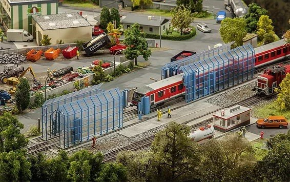 Faller Beschrankter Bahnübergang