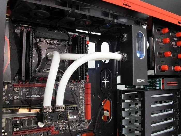 XSPC Ion Reservoir schwarz LED weiß, mit Pumpe