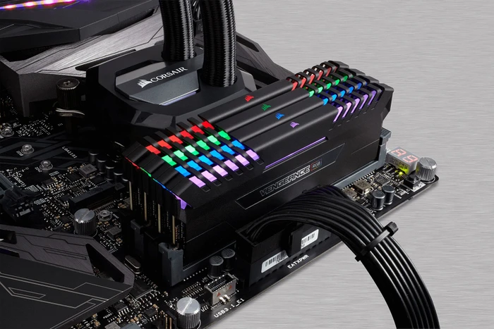 Corsair Vengeance RGB schwarz UDIMM 32GB Kit, DDR4-3000, CL15-17-17-35