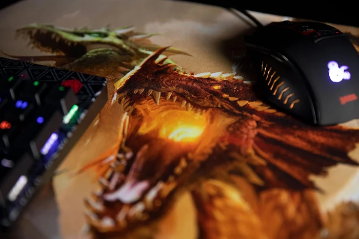 Konix Dungeons & Dragons XXL The Rise of Tiamat Mouse Pad, 900x465mm, Motiv schwarz/braun