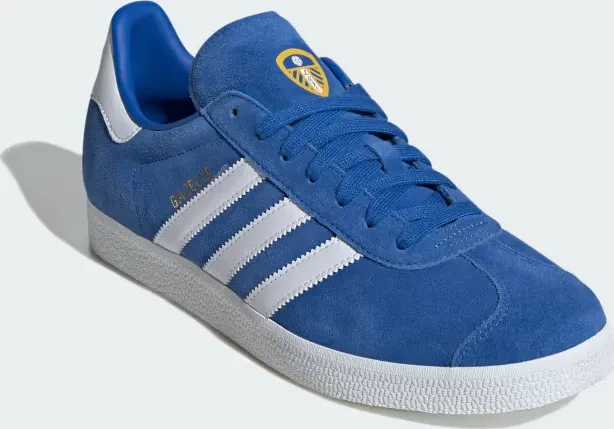 adidas Gazelle Fußball Leeds United FC blue/cloud white/gold metallic (Herren)