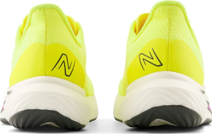 New Balance FuelCell Rebel v3 cosmic pineapple/blacktop/neon dragonfly (Herren)