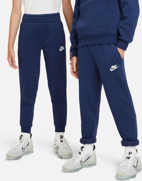 Nike Sportswear Club Fleece Trainingshose lang midnight navy/white (Junior)