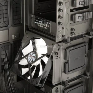 NZXT Switch 810 Gunmetal, Acrylfenster