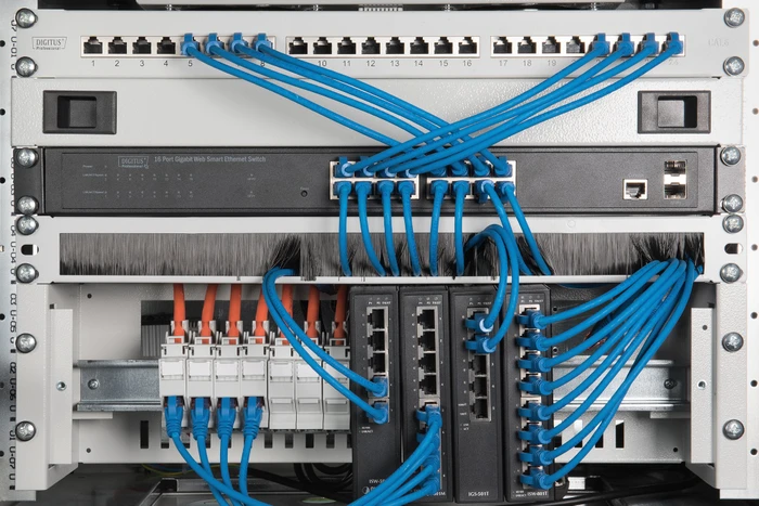 Digitus Bürstenleiste für 19" Schränke, RAL 7035, 1HE