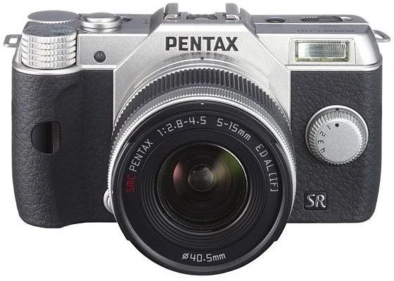 Pentax Q10 silber mit Objektiv Q 02 Standard Zoom 5-15mm 2.8-4.5 AL und Q 06 Telephoto Zoom 15-45mm 2.8 AL