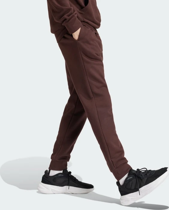 adidas Essentials Fleece Regular Tapered Trainingshose lang shadow brown (Herren)
