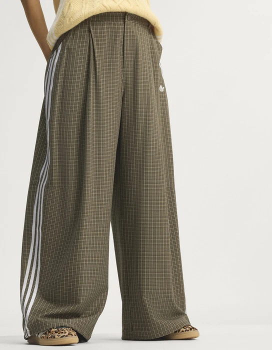 adidas Checks Hose lang olive strata/wonder beige/aurora coffee (Damen)