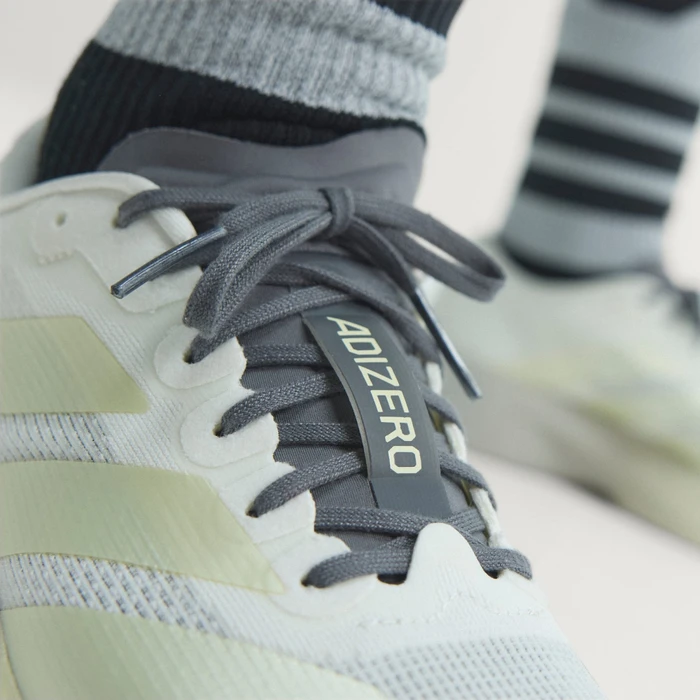 adidas Adizero Evo SL off white/ice gold met./granite (Damen)